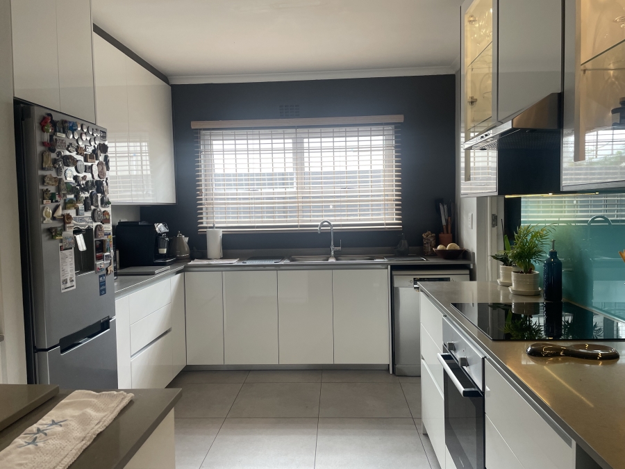 3 Bedroom Property for Sale in Sunningdale Western Cape